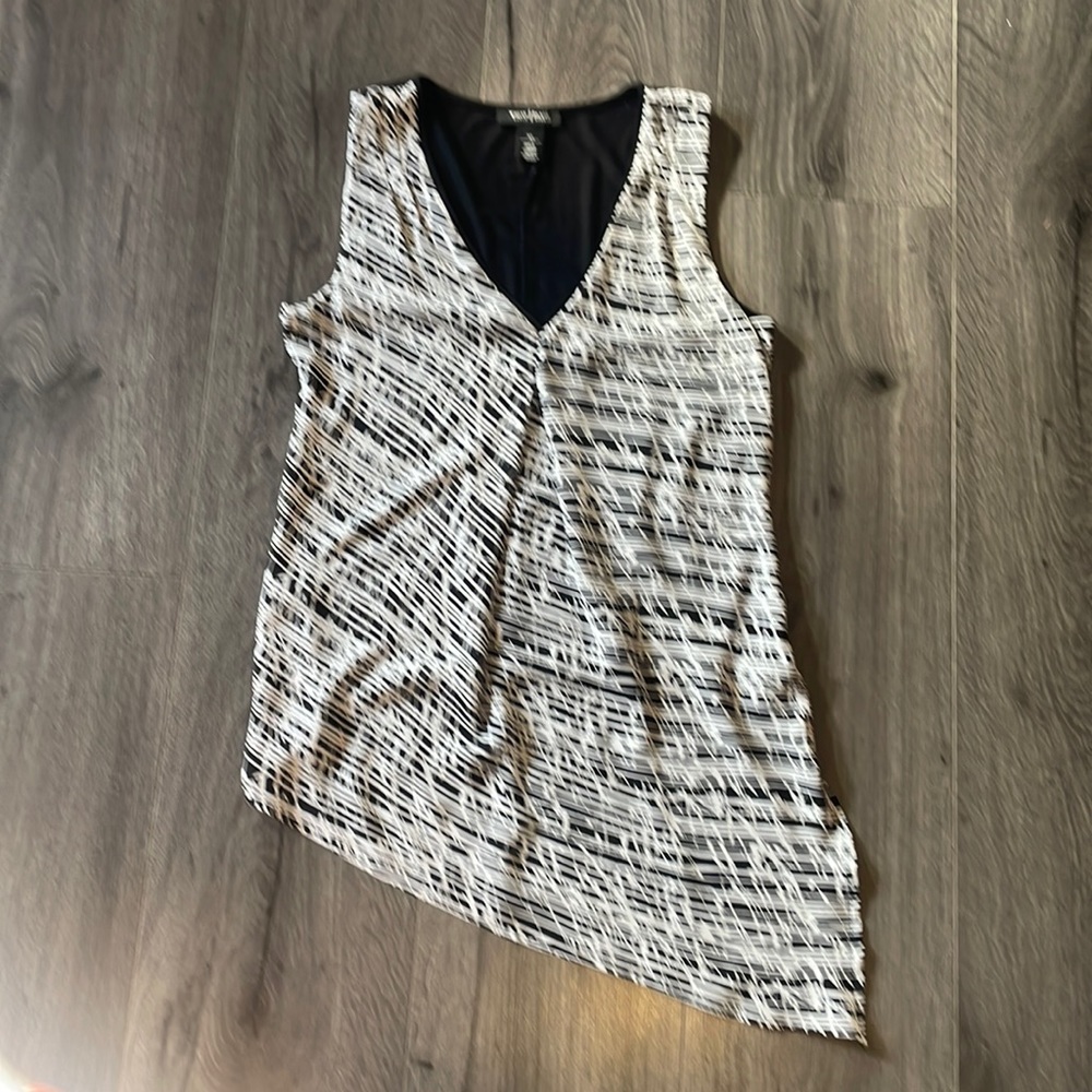 White House black market top black & white sleeveless Sophisticated Chic blouse